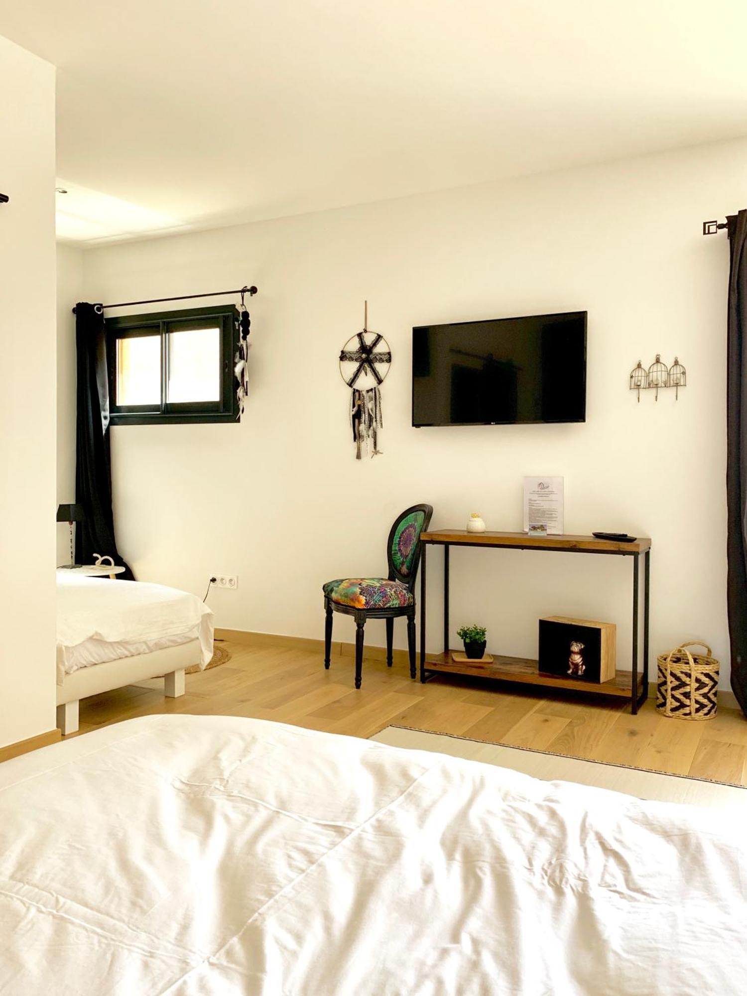 Atelier Des Vidaux Bed & Breakfast Saint-Aunes Rom bilde
